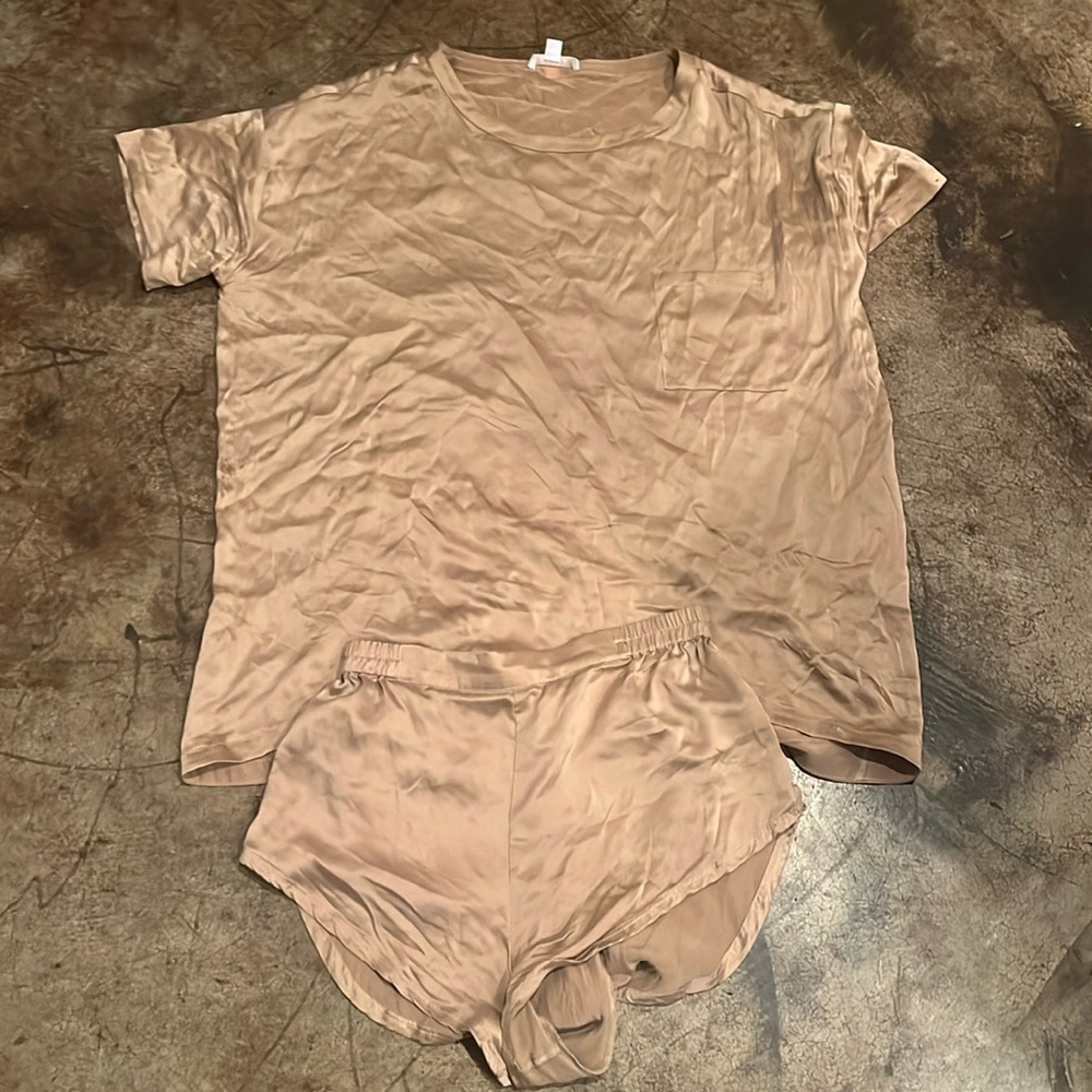 Lunya 100% Silk Tee Set in tan Oversized Luxury Sleepwear XS/S.